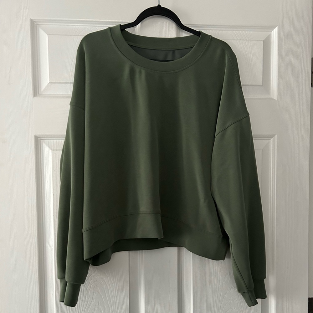 NWOT Lululemon Perfectly Oversized Cropped Crew *Softstreme